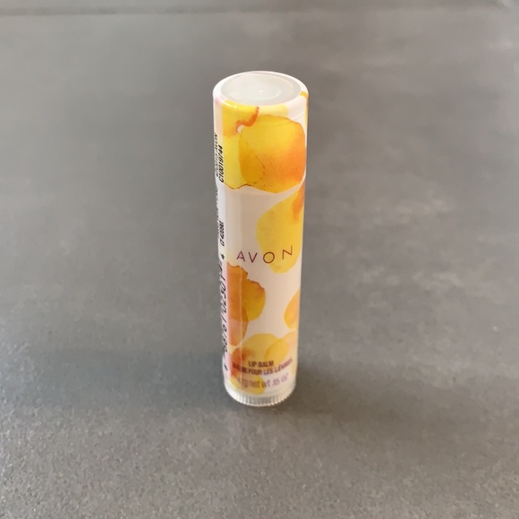 🌼 Avon “Petals” Lip Balm - Coconut Flower 🌼 - Picture 3 of 10